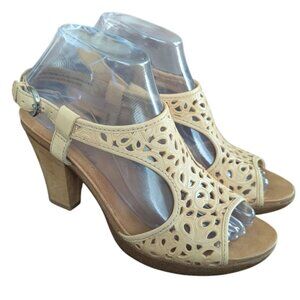 Naya Heeled Alpine Sandals - Size 7 M